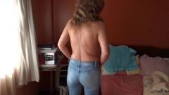 Redare Mama vitregă nu poate rezista și se plăceți în fața fiului ei vitreg excitat