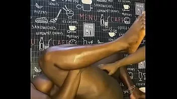 Riproduci Fottutamente fantastico - la dolce regina e il suo personal trainer hanno un piccolo segreto