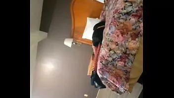 play Adolescente bianca sorpresa a scopare su una telecamera nascosta fatta in casa