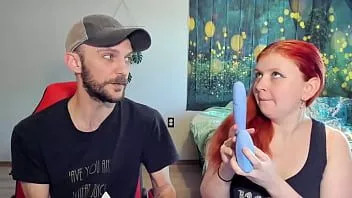 Abspielen Quzar Cornelia entpackt und masturbiert mit Jasper Spice und Sophia Sinclair