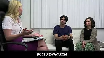 Riproduci Doctor3way - mettermi a mio agio con il mio fratellastro Aaliyah Love,