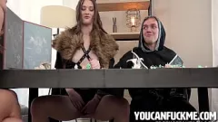 play Delizia hardcore nel dungeon: Katie Kush, Olivia Madison e ragazzi