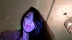 play Cum-Kaplı Seksi Anne Esmer Kulüpte Sert Becerdin Alır