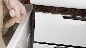 play Supermdick33 masturbación dura de una polla caliente en el baño