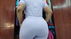 Jouer Caméra espion dans la chambre de la belle-soeur de l'infirmière - Big Booty Latina en lingerie