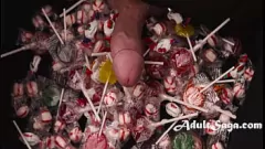 play Der Trick oder die Behandlung des asiatischen Teenagers verwandeln sich in eine dampfende Sex -Sitzung