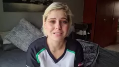 Reproduzir Loira gostosa humilha homens de pau pequeno: peitos e ação solo